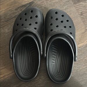 Women’s size 6 black crocs brand new